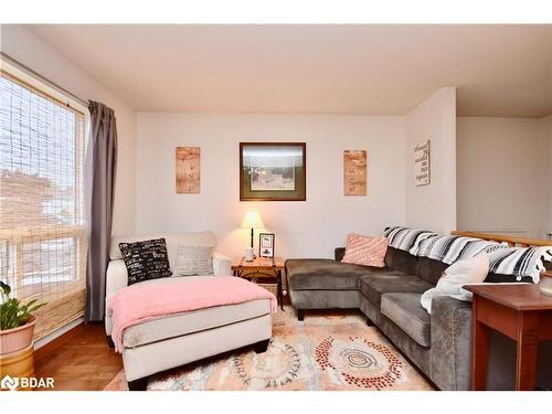 16 Louise Lane, Orillia, ON - Indoor Photo Showing Living Room