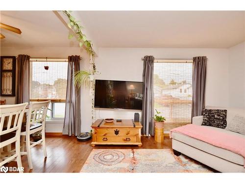 16 Louise Lane, Orillia, ON - Indoor Photo Showing Living Room