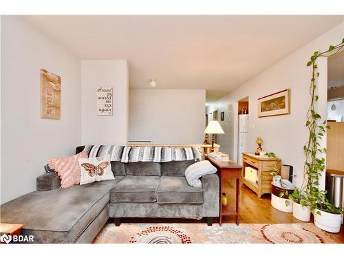 16 Louise Lane, Orillia, ON - Indoor Photo Showing Living Room