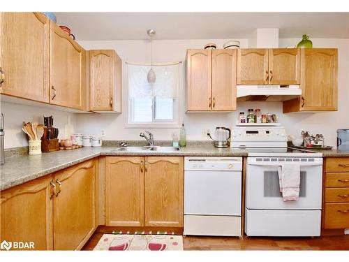 16 Louise Lane, Orillia, ON - Indoor Photo Showing Kitchen With Double Sink