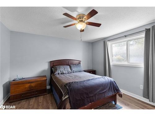 55 Stephanie Lane, Barrie, ON - Indoor Photo Showing Bedroom