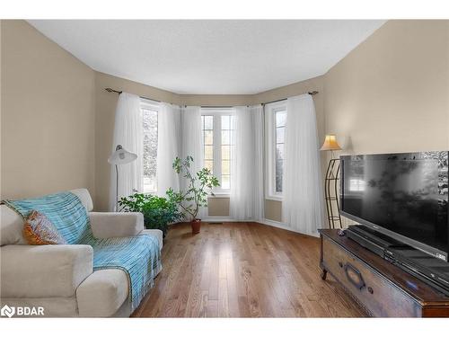 55 Stephanie Lane, Barrie, ON - Indoor Photo Showing Living Room