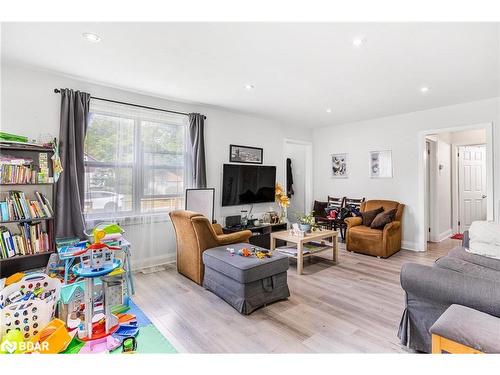 44 Alfred Street, Barrie, ON - Indoor Photo Showing Living Room