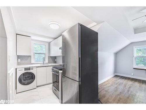 44 Alfred Street, Barrie, ON - Indoor Photo Showing Laundry Room