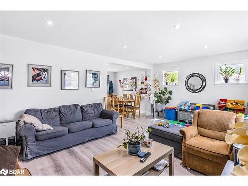 44 Alfred Street, Barrie, ON - Indoor Photo Showing Living Room