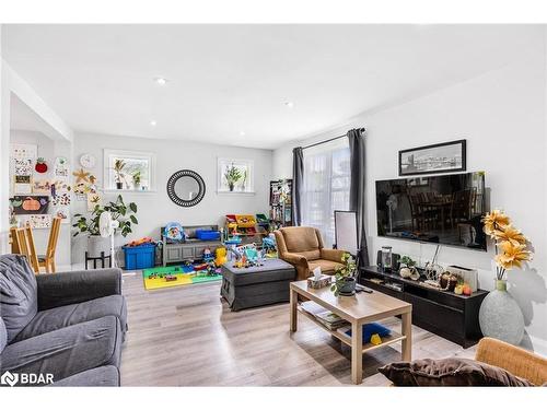 44 Alfred Street, Barrie, ON - Indoor Photo Showing Living Room