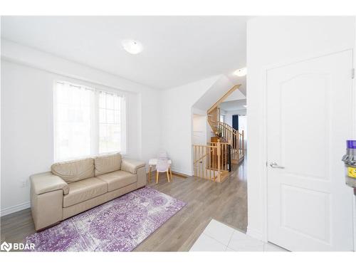 4 Courtland Way, Wasaga Beach, ON - Indoor Photo Showing Living Room