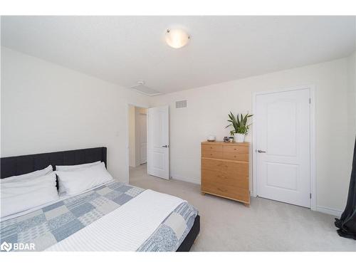 4 Courtland Way, Wasaga Beach, ON - Indoor Photo Showing Bedroom