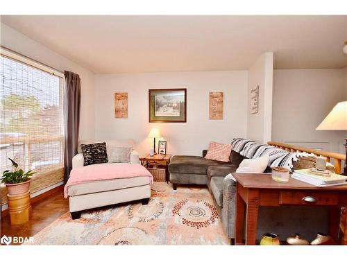 16 Louise Lane, Orillia, ON - Indoor Photo Showing Living Room