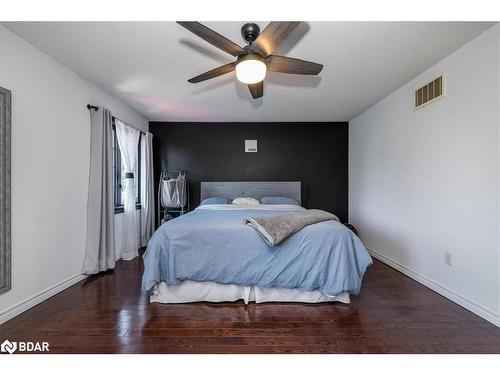 1327 Hunter Street, Innisfil, ON - Indoor Photo Showing Bedroom