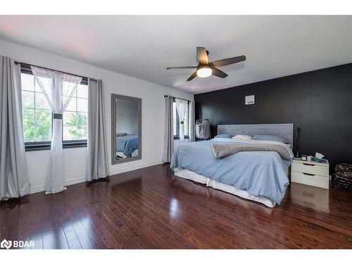 1327 Hunter Street, Innisfil, ON - Indoor Photo Showing Bedroom