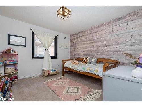 1327 Hunter Street, Innisfil, ON - Indoor Photo Showing Bedroom