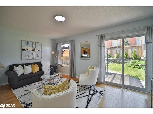 9 Blackcherry Lane, Brampton, ON - Indoor Photo Showing Living Room