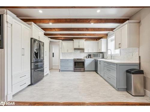 995486 Mono-Adjala Townline, Mono, ON - Indoor Photo Showing Kitchen