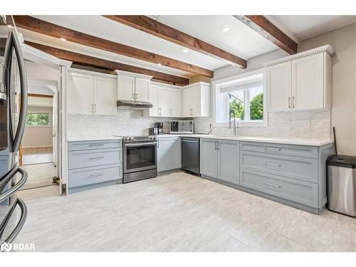 995486 Mono-Adjala Townline, Mono, ON - Indoor Photo Showing Kitchen