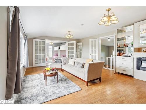 995486 Mono-Adjala Townline, Mono, ON - Indoor Photo Showing Living Room