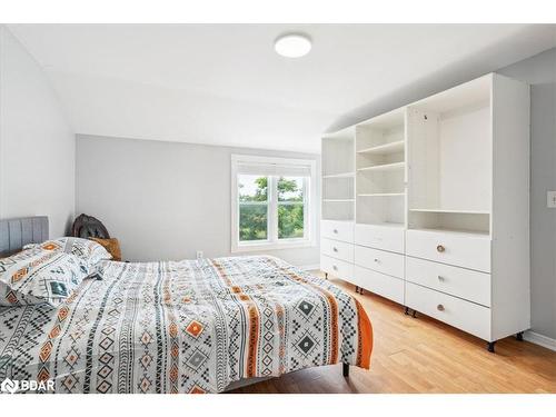 995486 Mono-Adjala Townline, Mono, ON - Indoor Photo Showing Bedroom