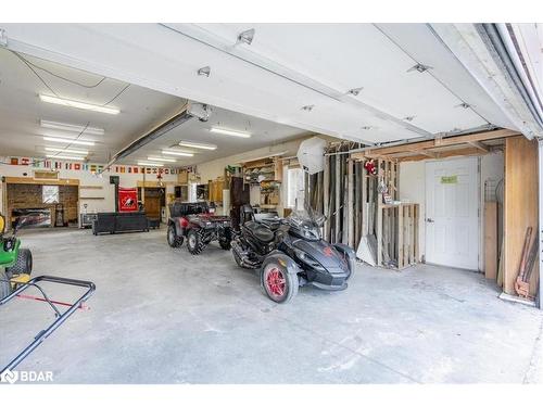 995486 Mono-Adjala Townline, Mono, ON - Indoor Photo Showing Garage