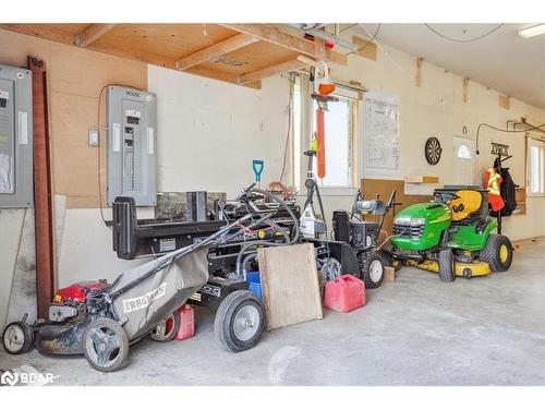 995486 Mono-Adjala Townline, Mono, ON - Indoor Photo Showing Garage