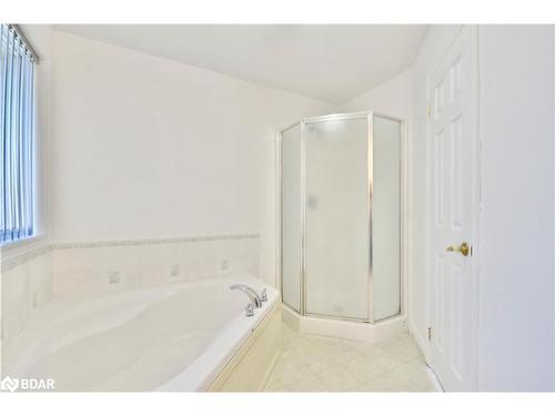 4 Shalom Way, Barrie, ON - Indoor Photo Showing Bathroom