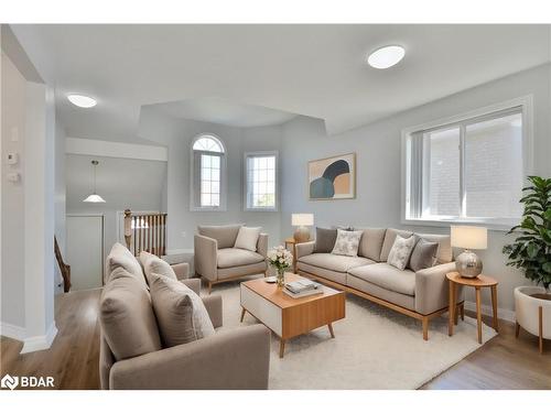 4 Shalom Way, Barrie, ON - Indoor Photo Showing Living Room