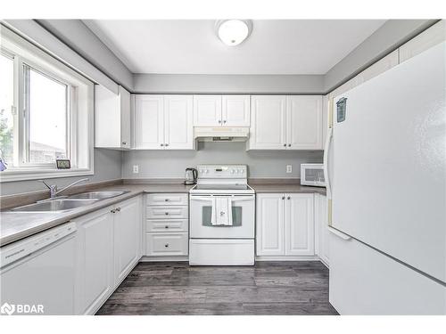 140 Monique Crescent, Barrie, ON - Indoor Photo Showing Kitchen With Double Sink