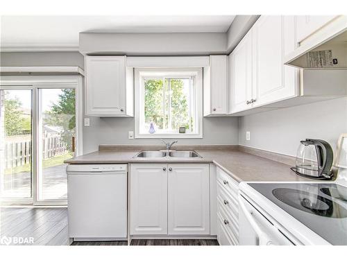 140 Monique Crescent, Barrie, ON - Indoor Photo Showing Kitchen With Double Sink