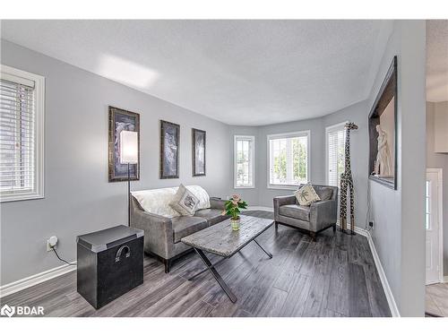 140 Monique Crescent, Barrie, ON - Indoor Photo Showing Living Room