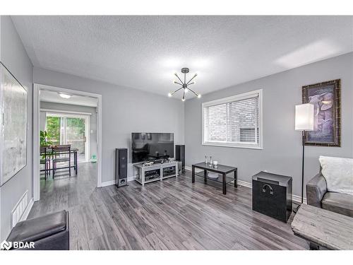 140 Monique Crescent, Barrie, ON - Indoor Photo Showing Living Room