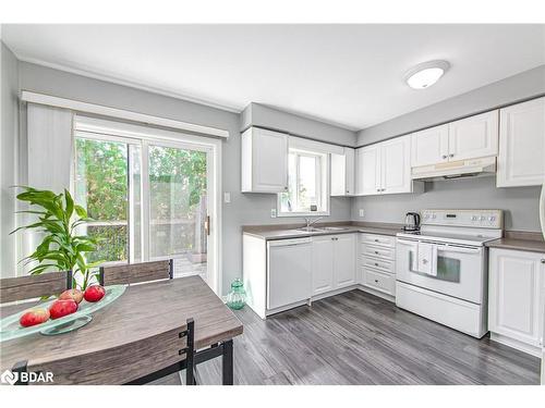 140 Monique Crescent, Barrie, ON - Indoor Photo Showing Kitchen