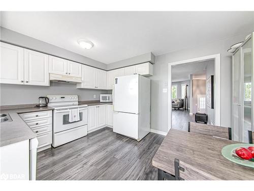 140 Monique Crescent, Barrie, ON - Indoor Photo Showing Kitchen With Double Sink