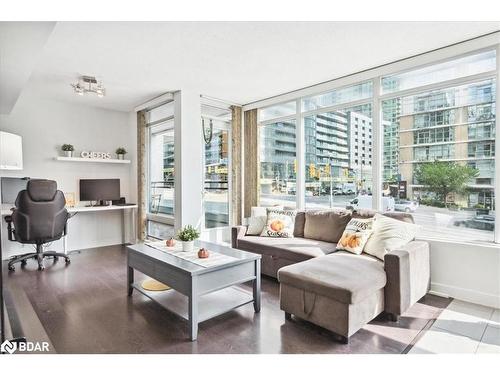 201-15 Brunel Court, Toronto, ON - Indoor Photo Showing Living Room