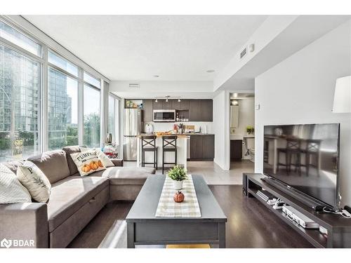 201-15 Brunel Court, Toronto, ON - Indoor Photo Showing Living Room