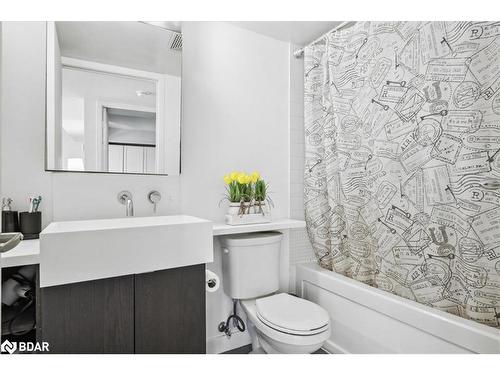 201-15 Brunel Court, Toronto, ON - Indoor Photo Showing Bathroom