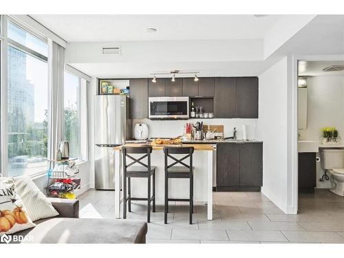 201-15 Brunel Court, Toronto, ON - Indoor Photo Showing Kitchen