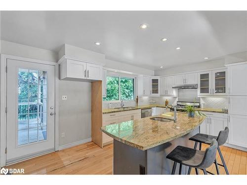 12 Roslyn Road, Barrie, ON - Indoor Photo Showing Kitchen