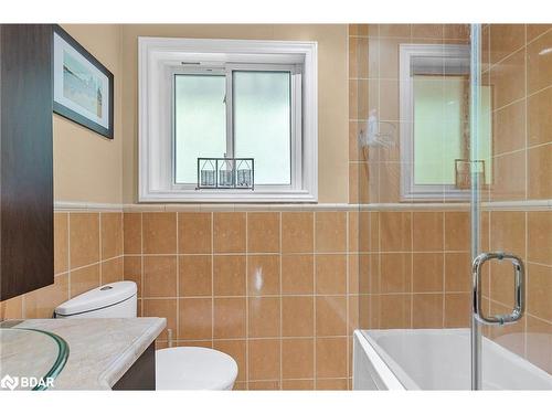 12 Roslyn Road, Barrie, ON - Indoor Photo Showing Bathroom