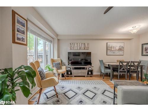 7-430 Mapleview Drive E, Barrie, ON - Indoor Photo Showing Living Room