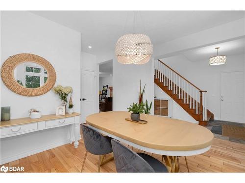 11 Oakmont Avenue, Horseshoe Valley, ON - Indoor Photo Showing Dining Room