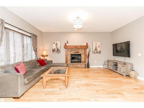 11 Oakmont Avenue, Horseshoe Valley, ON - Indoor Photo Showing Living Room With Fireplace