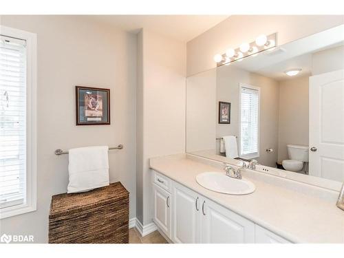 11 Oakmont Avenue, Horseshoe Valley, ON - Indoor Photo Showing Bathroom