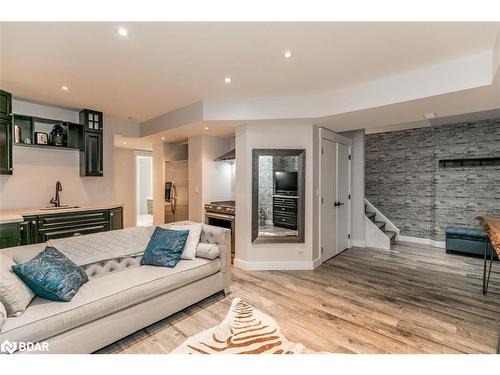 11 Oakmont Avenue, Horseshoe Valley, ON - Indoor Photo Showing Living Room