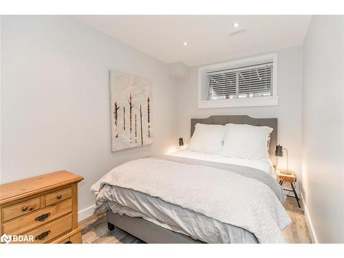 11 Oakmont Avenue, Horseshoe Valley, ON - Indoor Photo Showing Bedroom