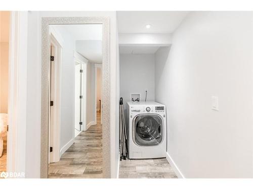 11 Oakmont Avenue, Horseshoe Valley, ON - Indoor Photo Showing Laundry Room