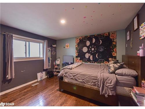 8732 Highway 12, Oro-Medonte, ON - Indoor Photo Showing Bedroom