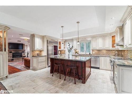 21940 Mccowan Road, East Gwillimbury, ON - Indoor Photo Showing Kitchen With Upgraded Kitchen