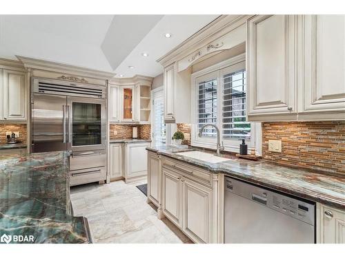 21940 Mccowan Road, East Gwillimbury, ON - Indoor Photo Showing Kitchen With Upgraded Kitchen