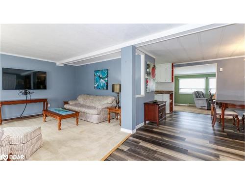 101 Linden Lane, Innisfil, ON - Indoor Photo Showing Living Room