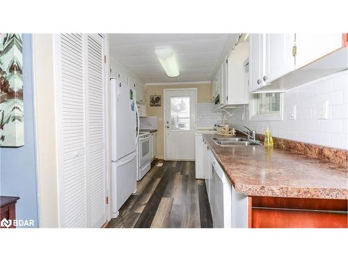 101 Linden Lane, Innisfil, ON - Indoor Photo Showing Kitchen With Double Sink