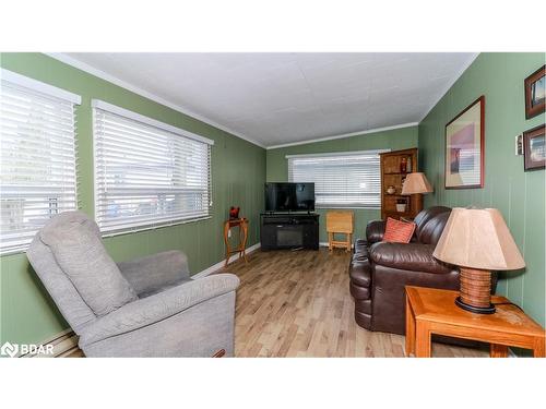 101 Linden Lane, Innisfil, ON - Indoor Photo Showing Living Room